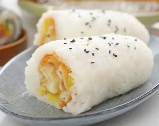 上海"四大金刚"早点之一,粢饭团正宗做法,糯米裹油条,好味道_网易订阅