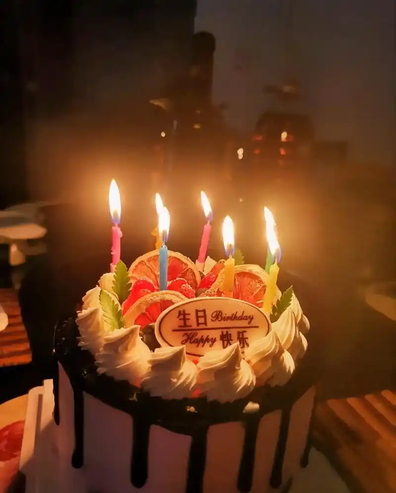 一个人的生日,一个人过,没有惊喜,没有礼物有点伤感,有点孤独 - 抖音