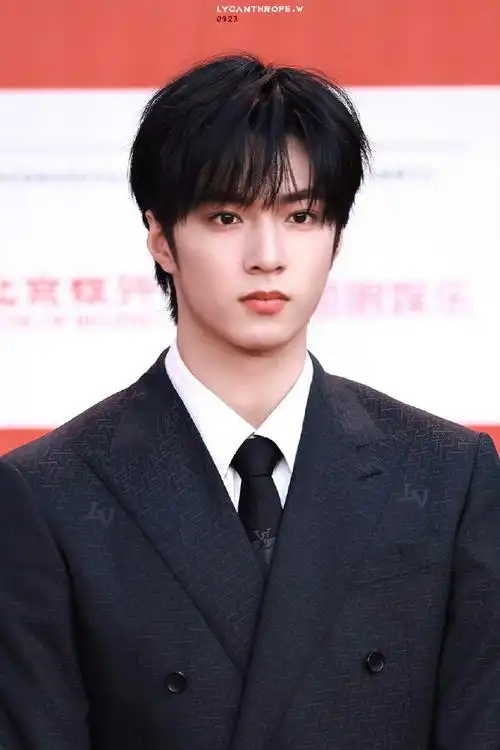 刘耀文红毯生图