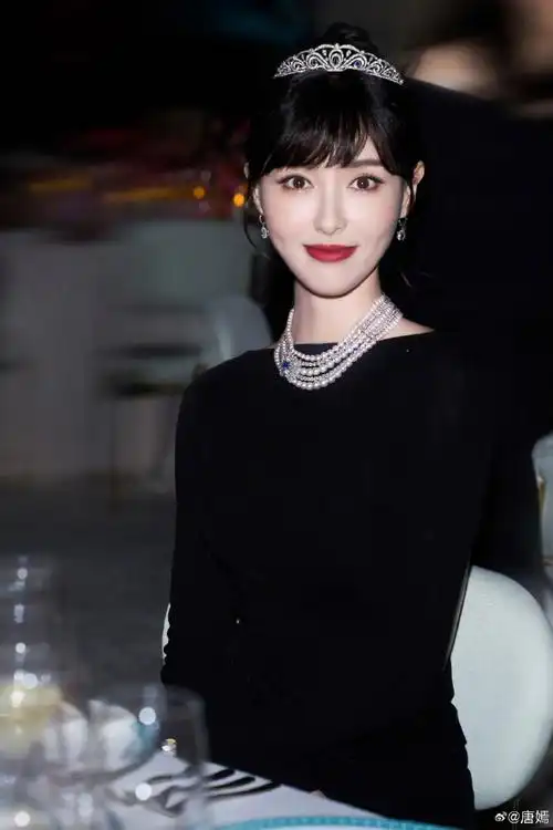 唐嫣出现一次就被她惊艳一次,她每次的状态都特别好,真是好伟大的一张