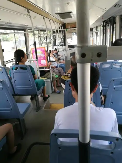 公交车上