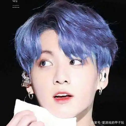 爱豆染成蓝色的头发,蓝色的头发真的很漂亮!