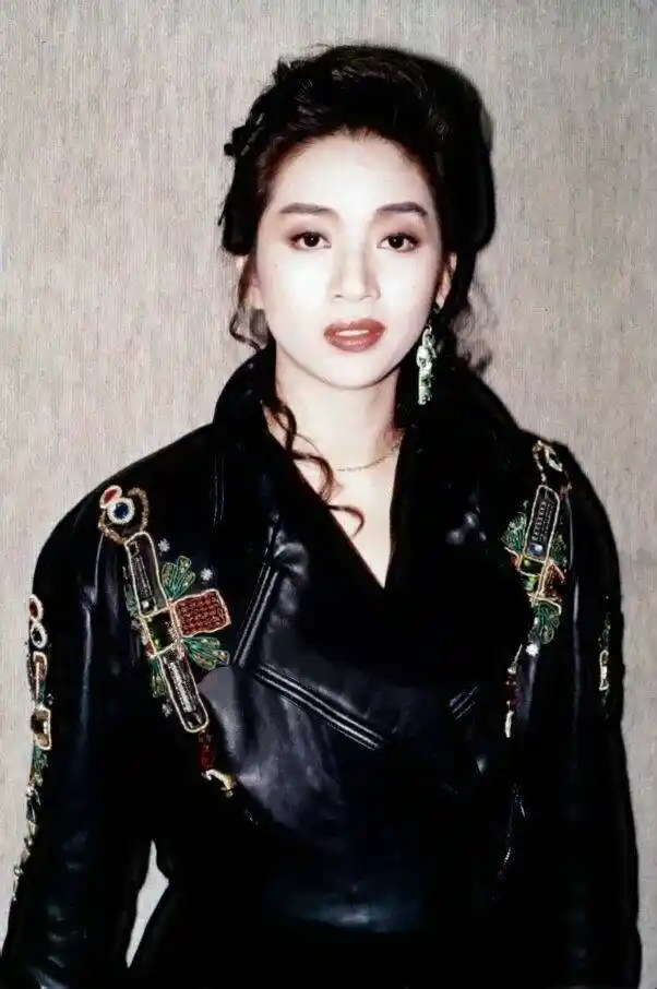 女人花梅艳芳友情岁月闯江湖栽培新人热心肠骨灰安放宝莲寺