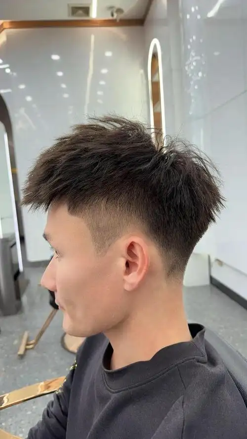 男士造型烫:时尚新潮流的魅力演绎|发型|烫发|脸型|中长发|时尚元素