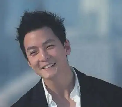 吴彦祖证件照高清吴彦祖蓝底证件照图2022已更新今日动态