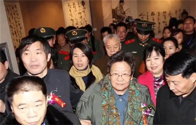 李讷嫁给了刘少奇的警卫员王景清