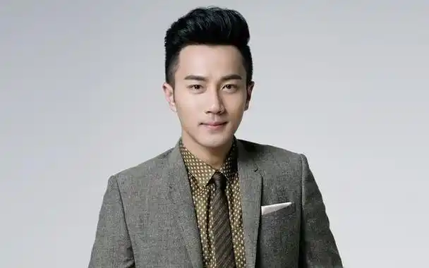 明星割双眼皮:演艺道路的微妙选择