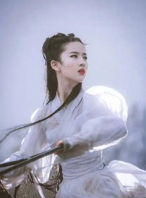 从白秀珠到小龙女,接连的王炸作品,一步步让刘亦菲这三个字成为了形容