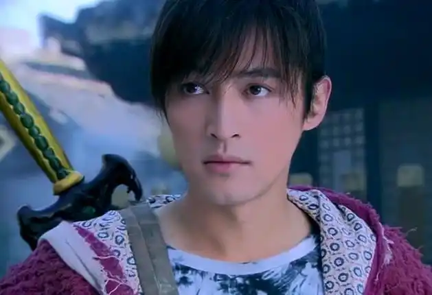 有的小伙伴们认为,在电视剧《仙剑奇侠传三》里,最无辜的人就是景天了