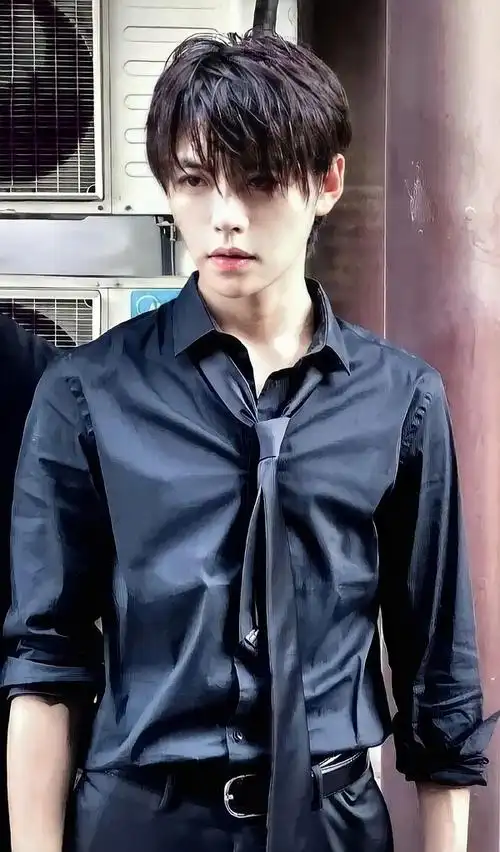 家人们,求肖宇梁小哥美图!