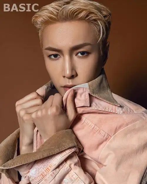 张艺兴basic杂志封面