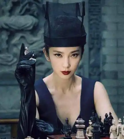 《巨齿鲨》预售票房惨淡!45岁李冰冰,因身材体重回怼网友!