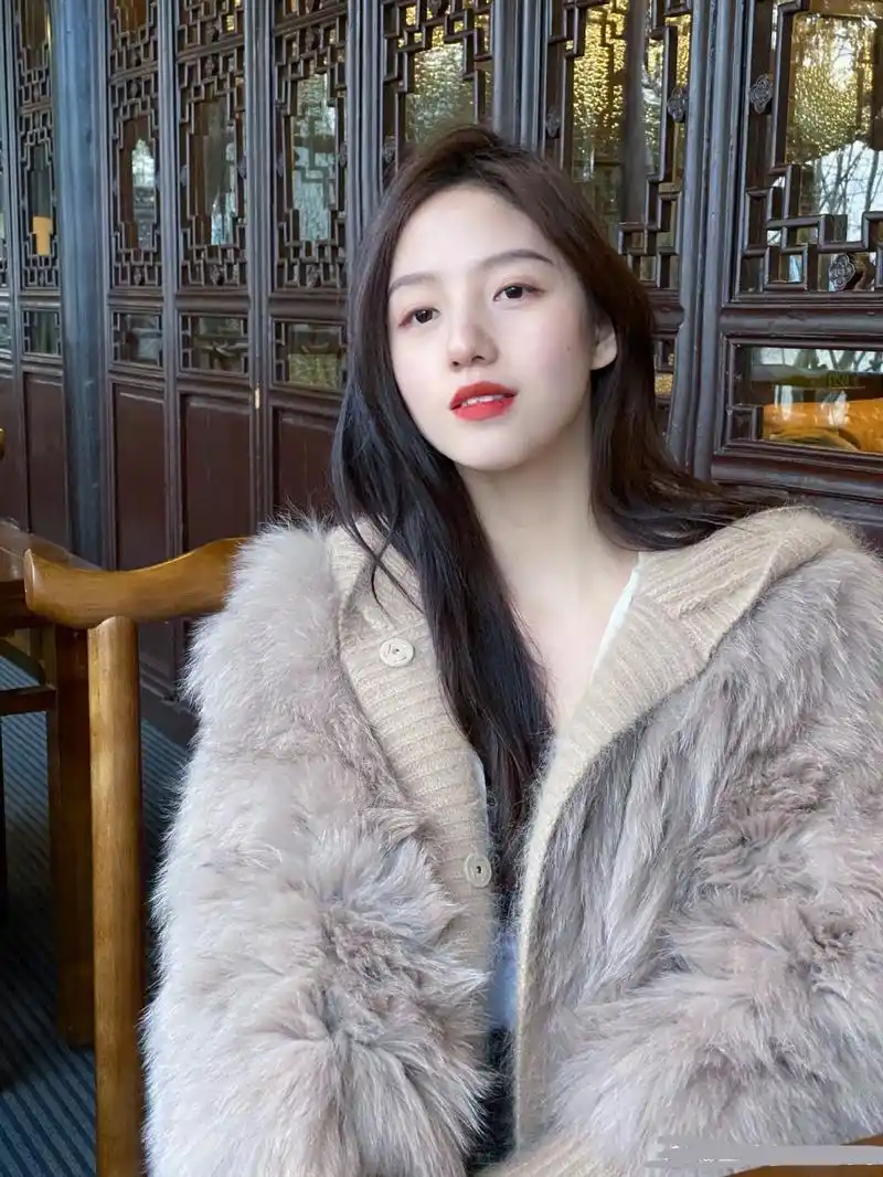 美女李佳宁迷人美照欣赏