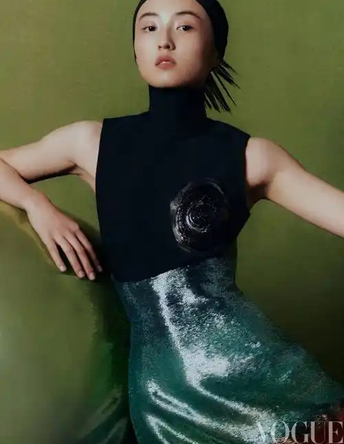 张子枫穿8套高定礼服拍大片却被嘲难看,时尚杂志怎么老坑明星?