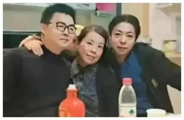 郭威妻子鼓励直播传言撕威静许妮妮带货人气高