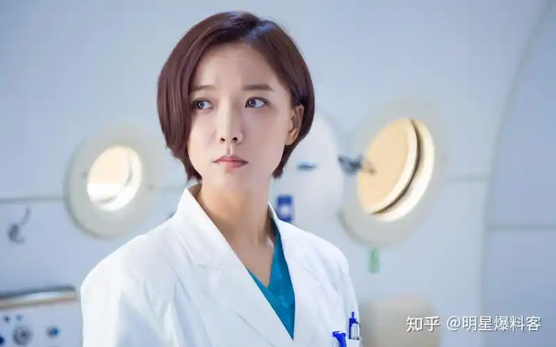 娱乐点评杨紫李雪琴虞书欣卢昱晓侯雯元王珞丹