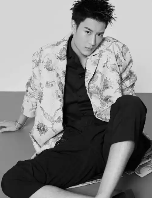 被许凯曾经合作的模特团队惊艳到了,帅哥云集,扎堆的心动男神_气质