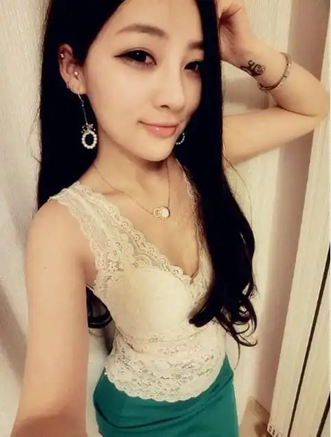 美女经典qq透明皮肤 总有那么一个人_qq背景皮肤_qq个性库-打造你的