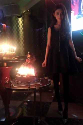 在ktv给18岁漂亮妹妹过生日-爱top图吧