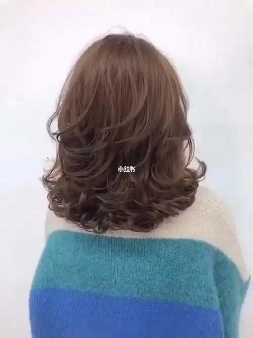 短发气垫烫发型