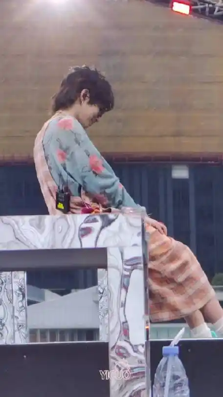 又来做点妈粉饭了 啊啊啊啊啊啊萌啊萌  晃脚脚太萌了宝宝@华晨宇u