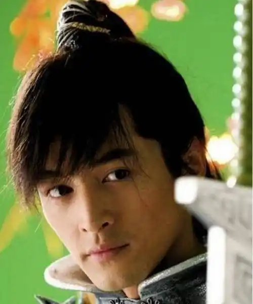 胡歌,从一个阳光少年变成一个有礼有节,沉稳有魅力的绅士