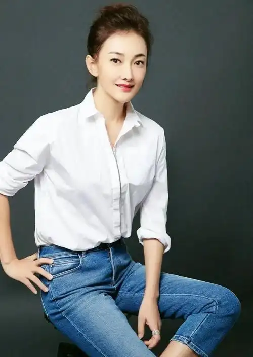 牛莉高清美艳写真,魅力可人!