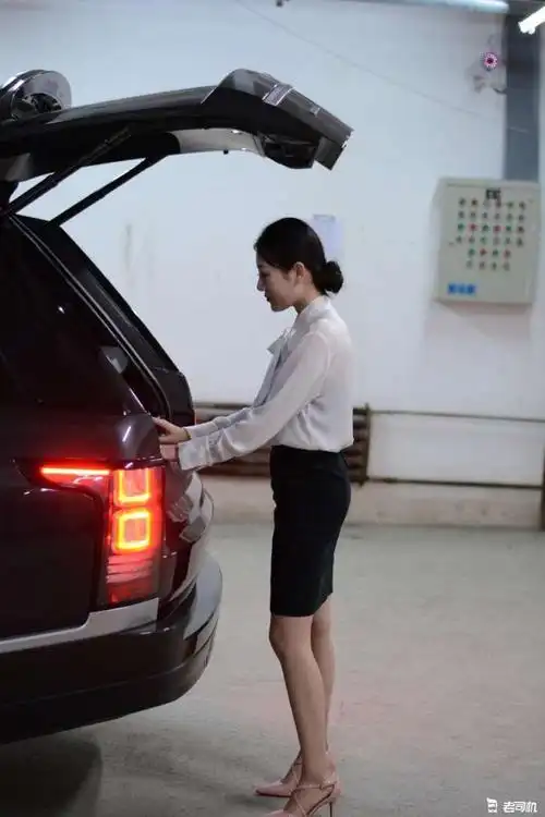 最漂亮的一款路虎比保时捷更能撩妹美女看了表示不想下车