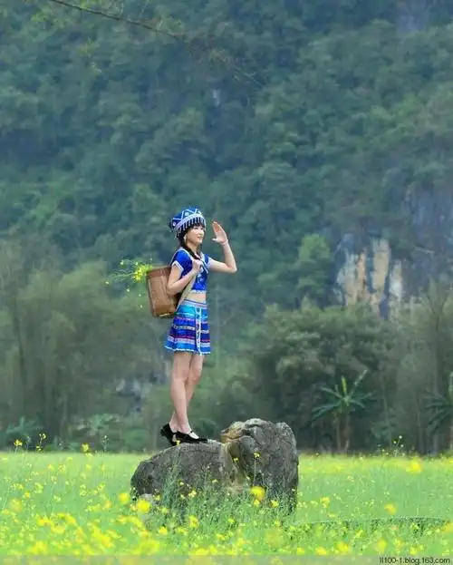 【布鞋情怀】朴素优雅的一带式布鞋(三月苗家小妹在田间)(122p)