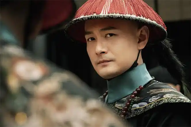 王雨饰演的李照作为剧中为数不多的男性角色,凭借精湛的演技和出