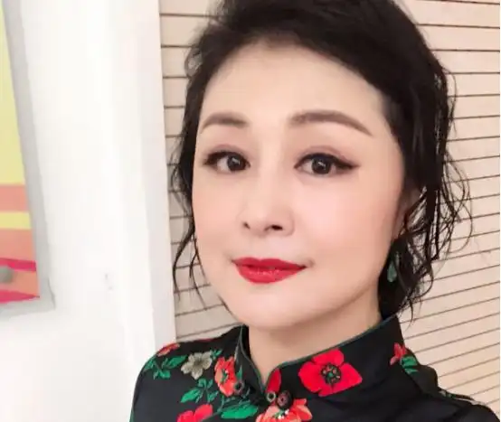 赵本山捧红的"谢大脚",她年轻时有多美?网友:比陈红还要美