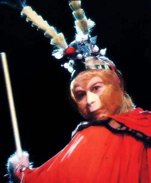 用成语回答,《西游记》中孙悟空的神通广大表现在哪些方面?