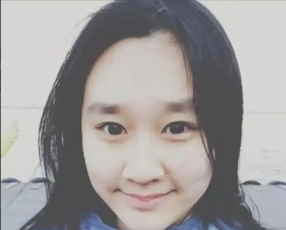 刀郎大女儿罗添,小名筐筐,出生于一九九一年,母亲是刀郎的前妻杨娜