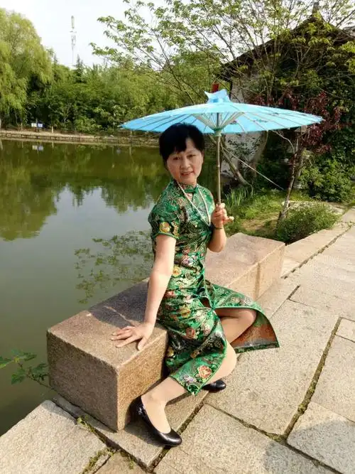 诗一样的旗袍 画一样的巡塘 - 美篇