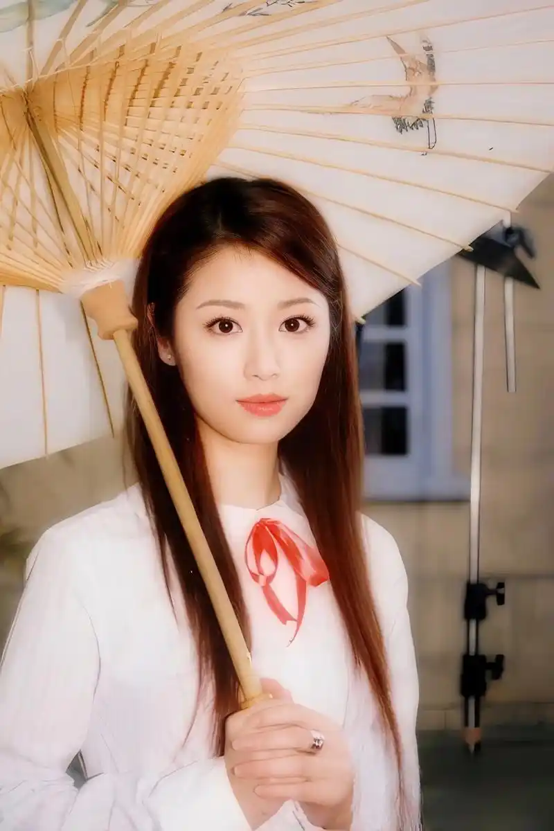 林心如 林心如2001年拍摄情深深雨蒙蒙的照片78#盛世美颜 - 抖音