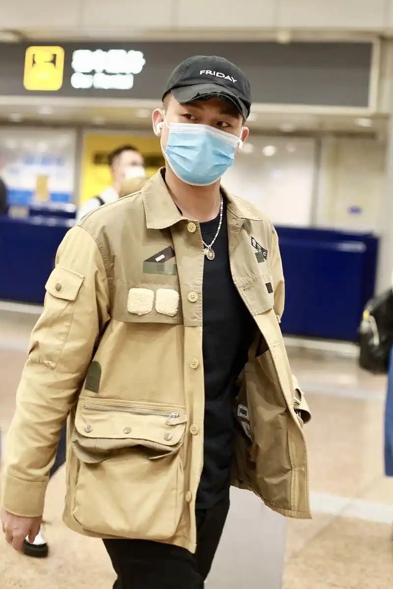 欧豪街拍:工装夹克烟管裤converse帆布鞋margin goods牛仔包老干部