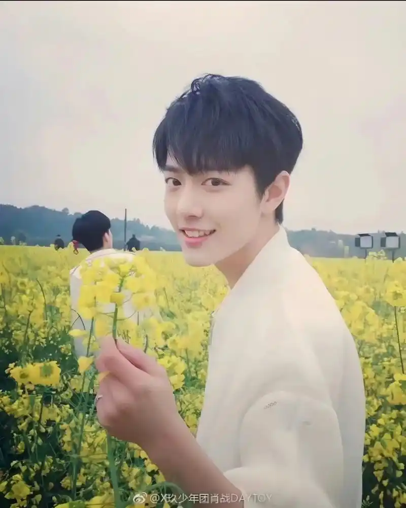 上热门 #肖战 战战早期照片太可了#治愈系笑容 #肖战的小 - 兑趑