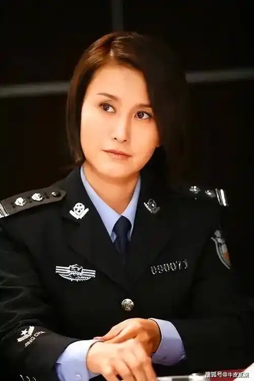 而且王茜演得很像警察,执着于每一个案子,立志将所有的案子全部告破