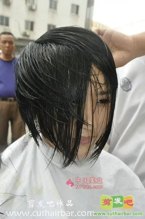 和服美女马路边剃光头剪发吧12918