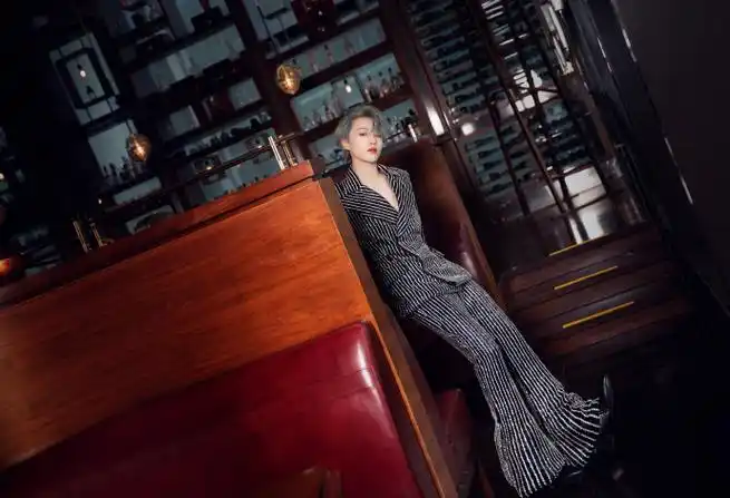 cosmo时尚盛典##刘雨昕红毯造型20斤