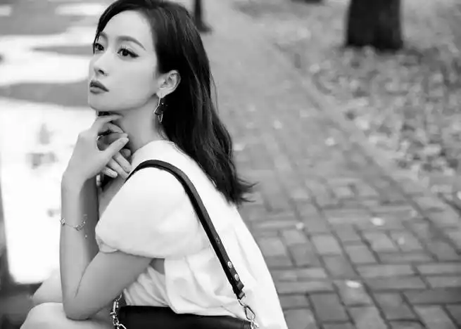 宋茜亚白披挂裙