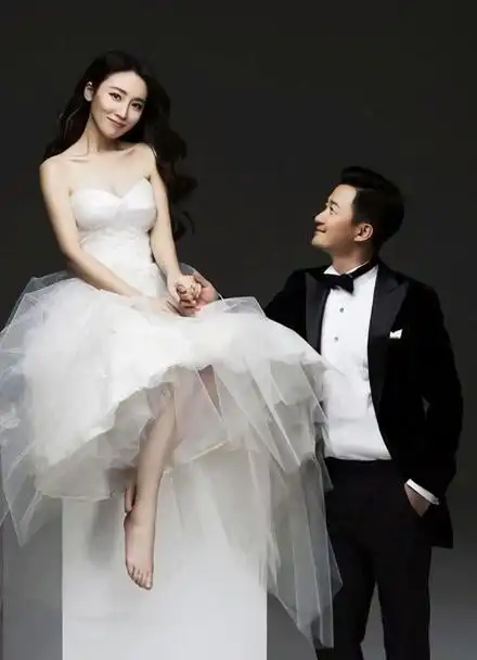 吴京谢楠浪漫婚纱照幸福四溢甜蜜佳偶