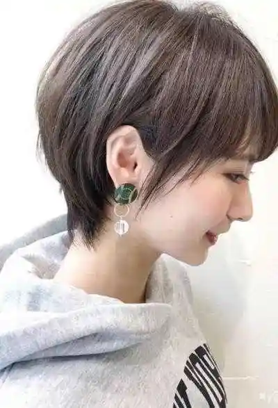 2022最时尚的短发发型女孩子剪齐耳短发漂亮吗