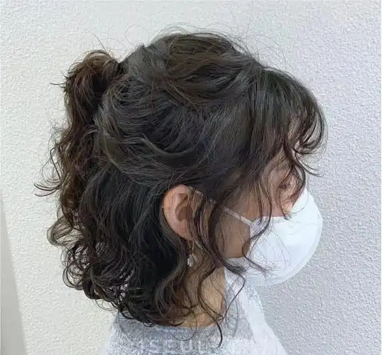 秋天到了,烫款满头烫,洋气又时尚