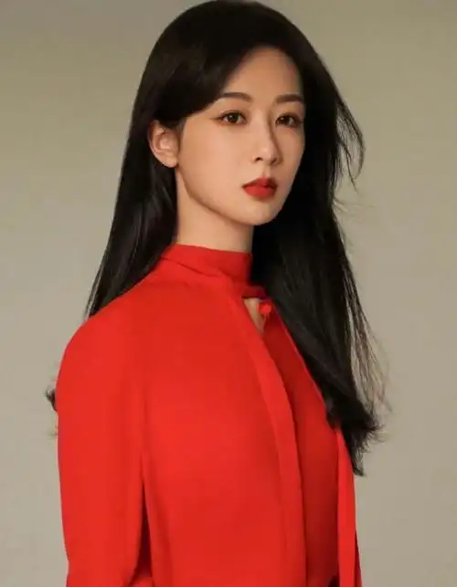 当杨紫与一群顶级大佬站在一起时,我才明白赵丽颖的那句话