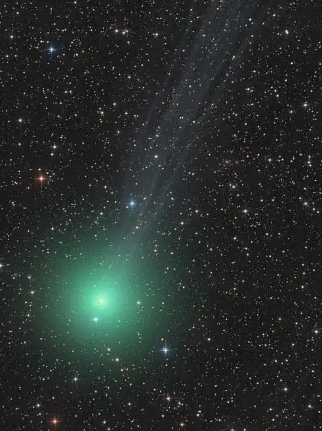 57亿像素暗能量相机在扫描南半球夜空时意外捕获爱喜彗星cometlovejoy