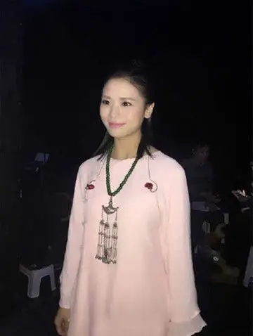 【图】快女黄英怀孕照片 《我是歌手4》首发亮相高人气再踢馆