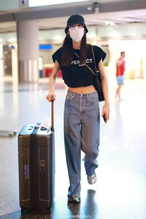 机场真街拍##刘雯