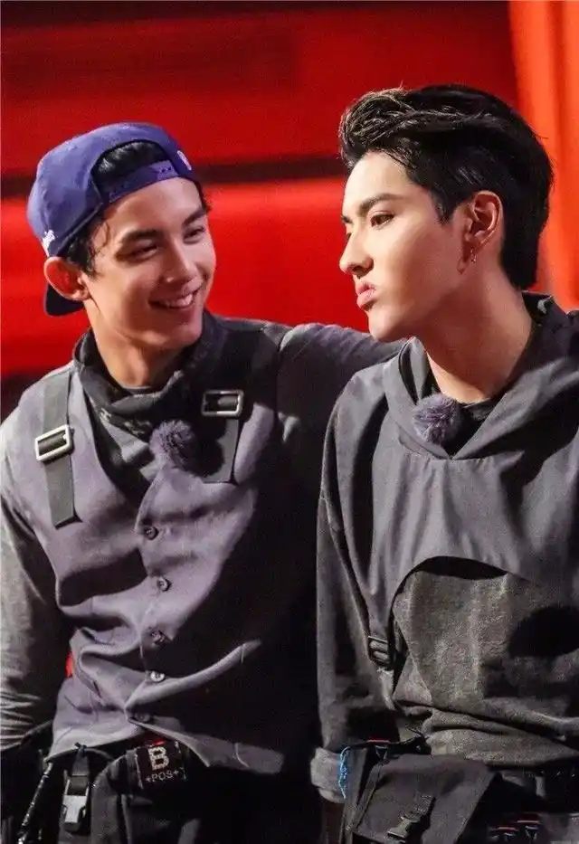 吴磊和吴亦凡身高竟然差不多,两人同框的画面好养眼!