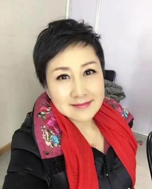 张凯丽第一任丈夫是谁58岁张凯丽因年老落泪